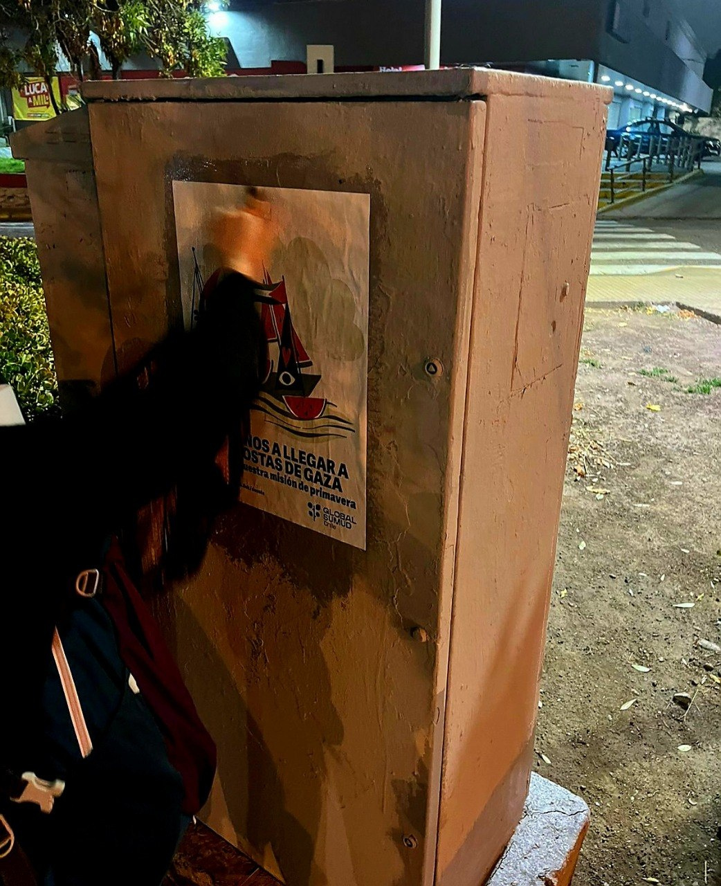 Pegando en Irarrazabal. Desde las calles el corazón con Palestina, la solidaridad, la rebeldía ...